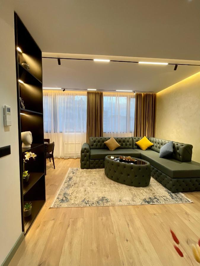 Queens Luxury Apartments Tirana Bagian luar foto
