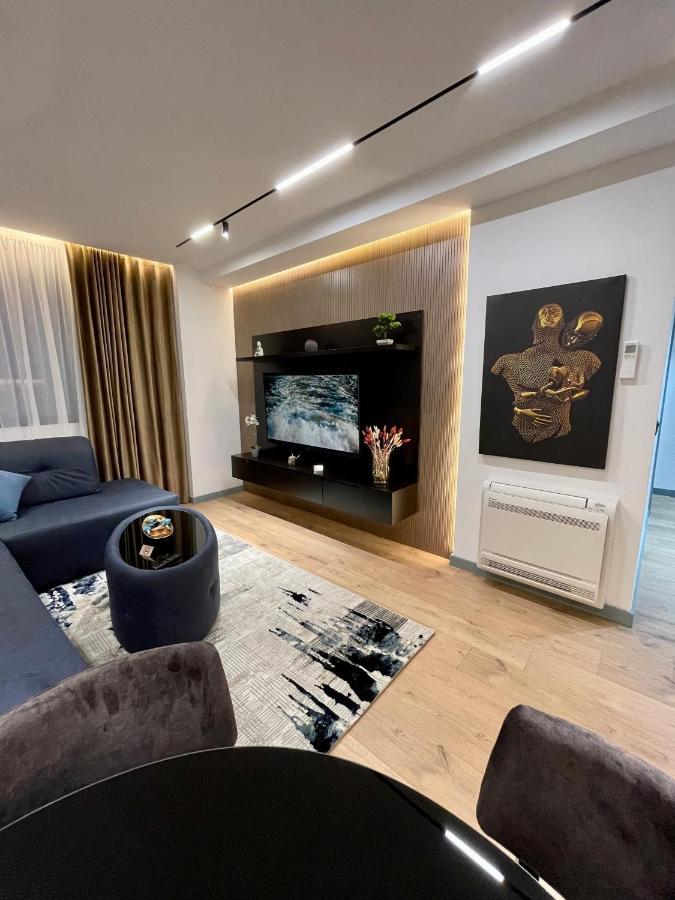 Queens Luxury Apartments Tirana Bagian luar foto