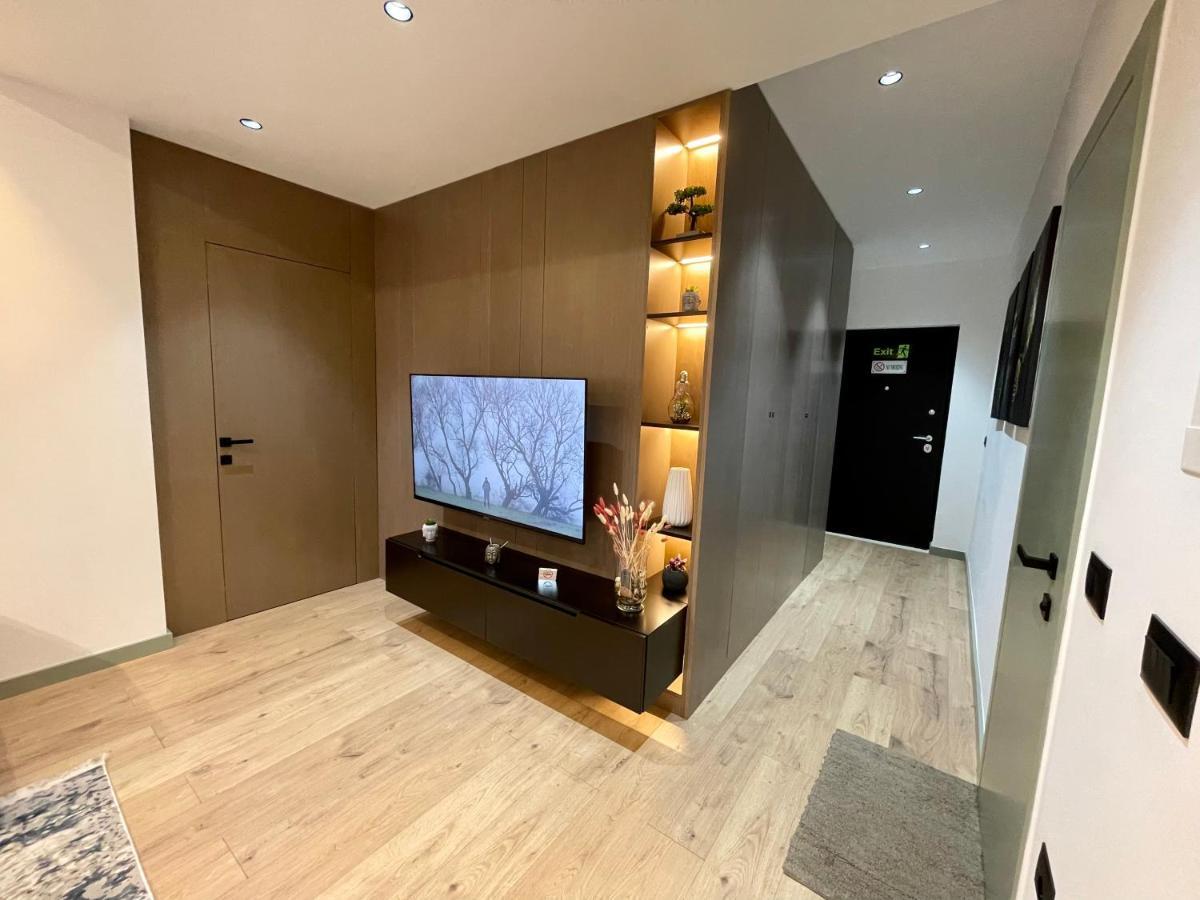 Queens Luxury Apartments Tirana Bagian luar foto