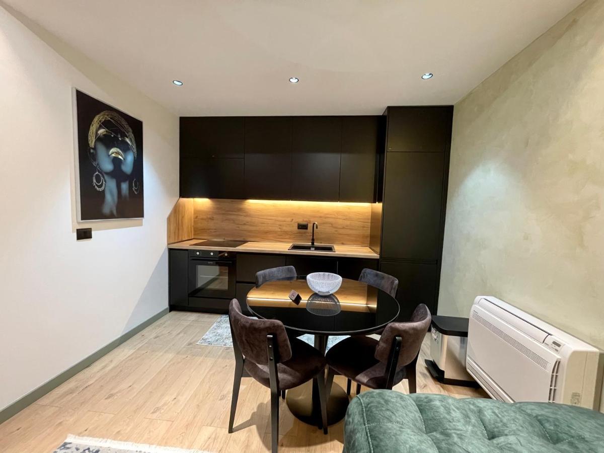 Queens Luxury Apartments Tirana Bagian luar foto