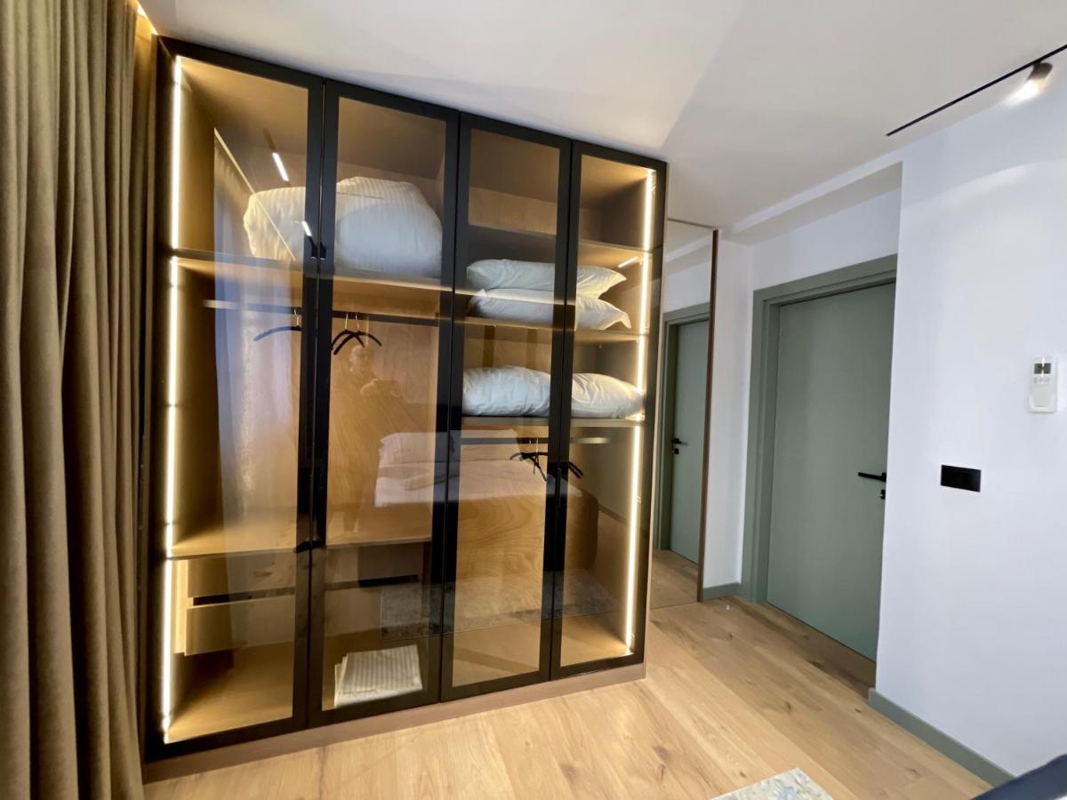 Queens Luxury Apartments Tirana Bagian luar foto