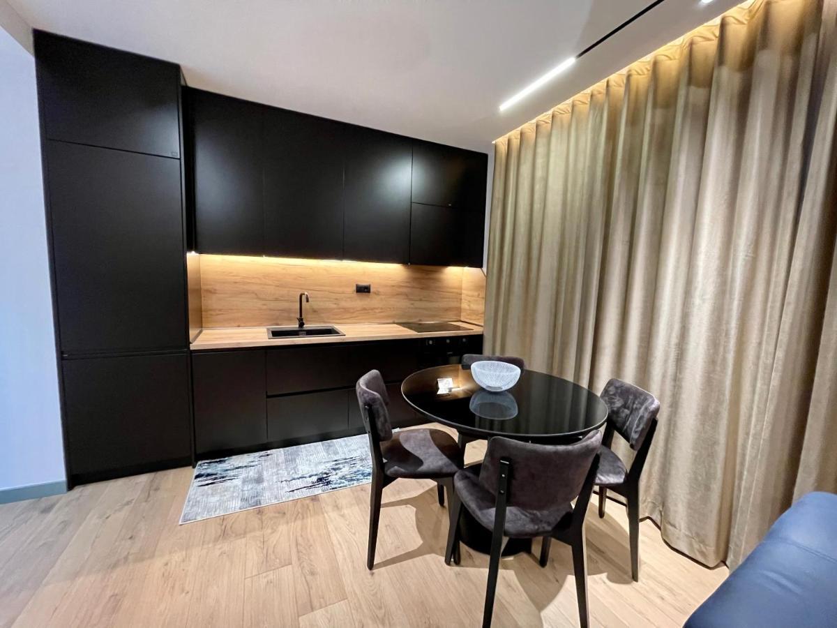Queens Luxury Apartments Tirana Bagian luar foto