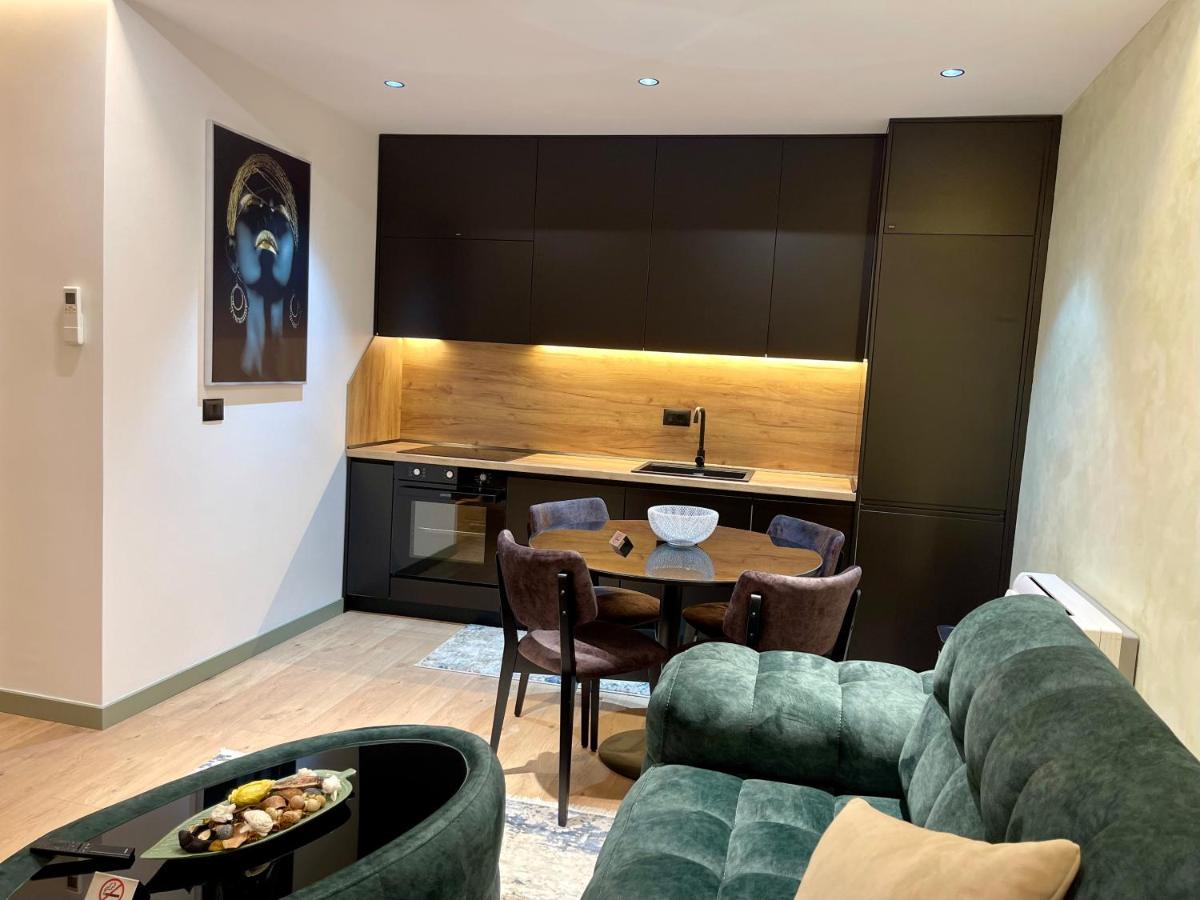 Queens Luxury Apartments Tirana Bagian luar foto