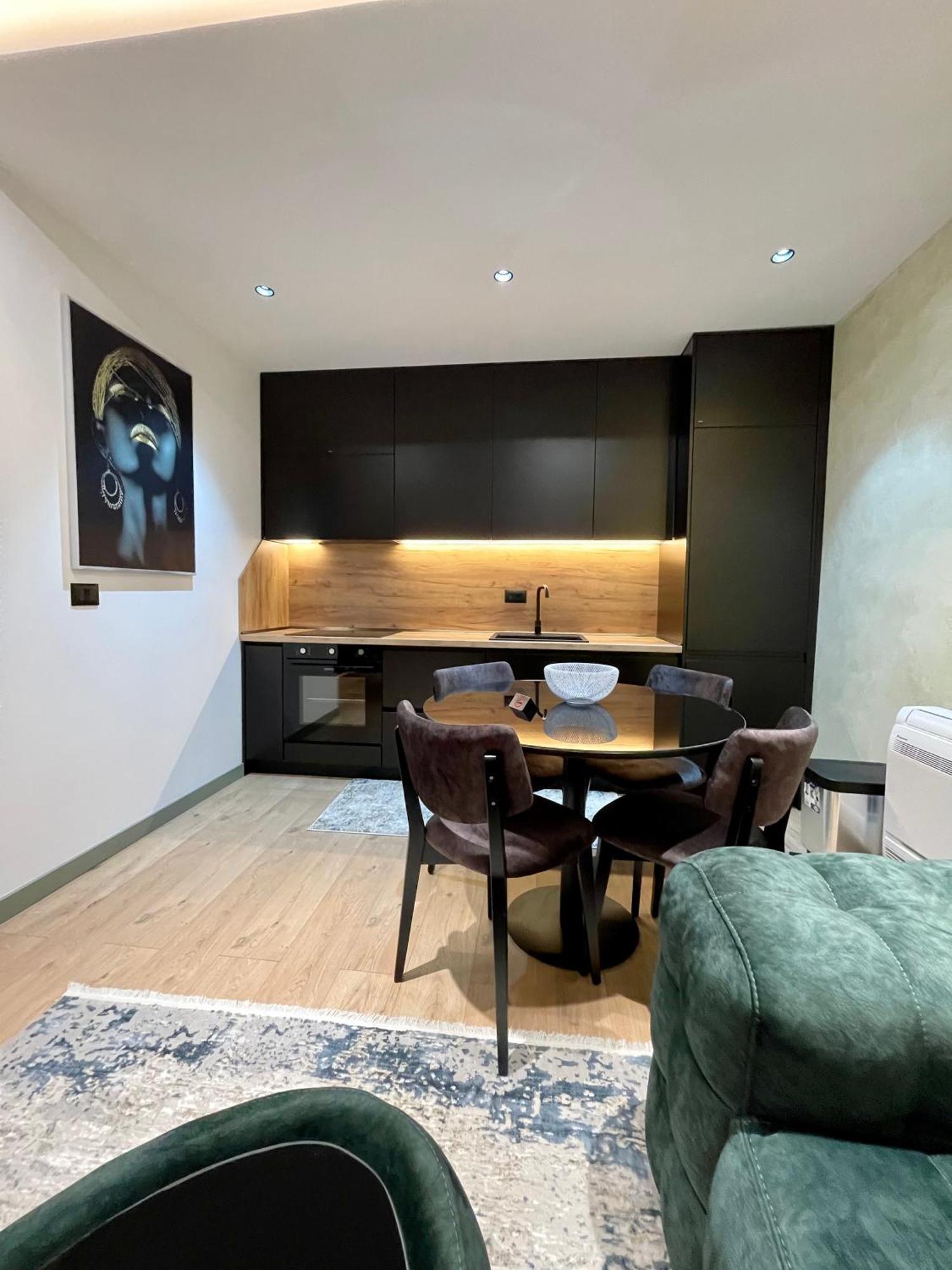 Queens Luxury Apartments Tirana Bagian luar foto