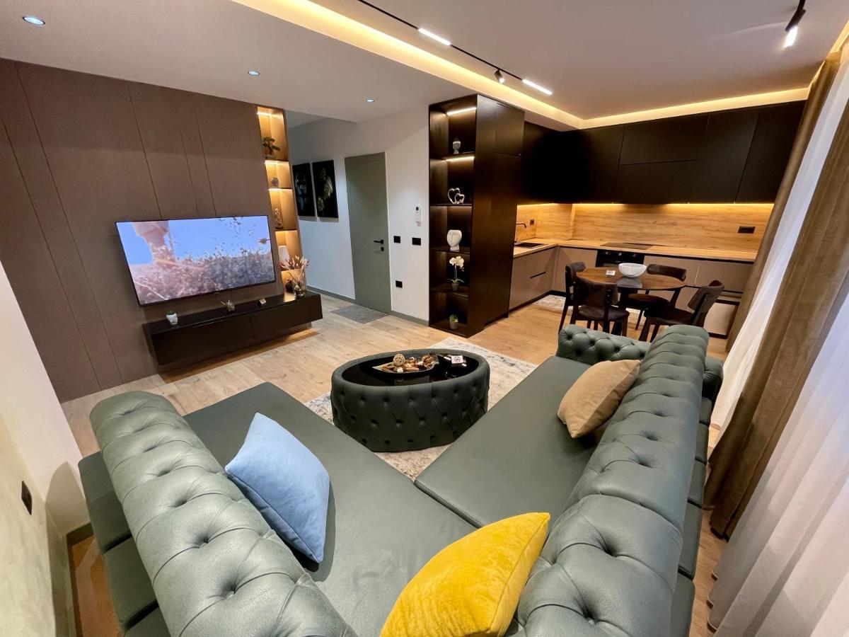 Queens Luxury Apartments Tirana Bagian luar foto