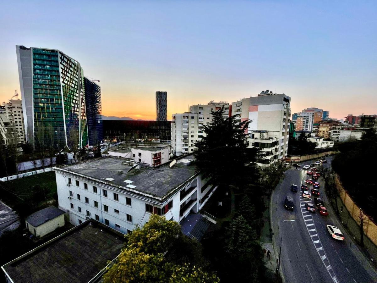 Queens Luxury Apartments Tirana Bagian luar foto